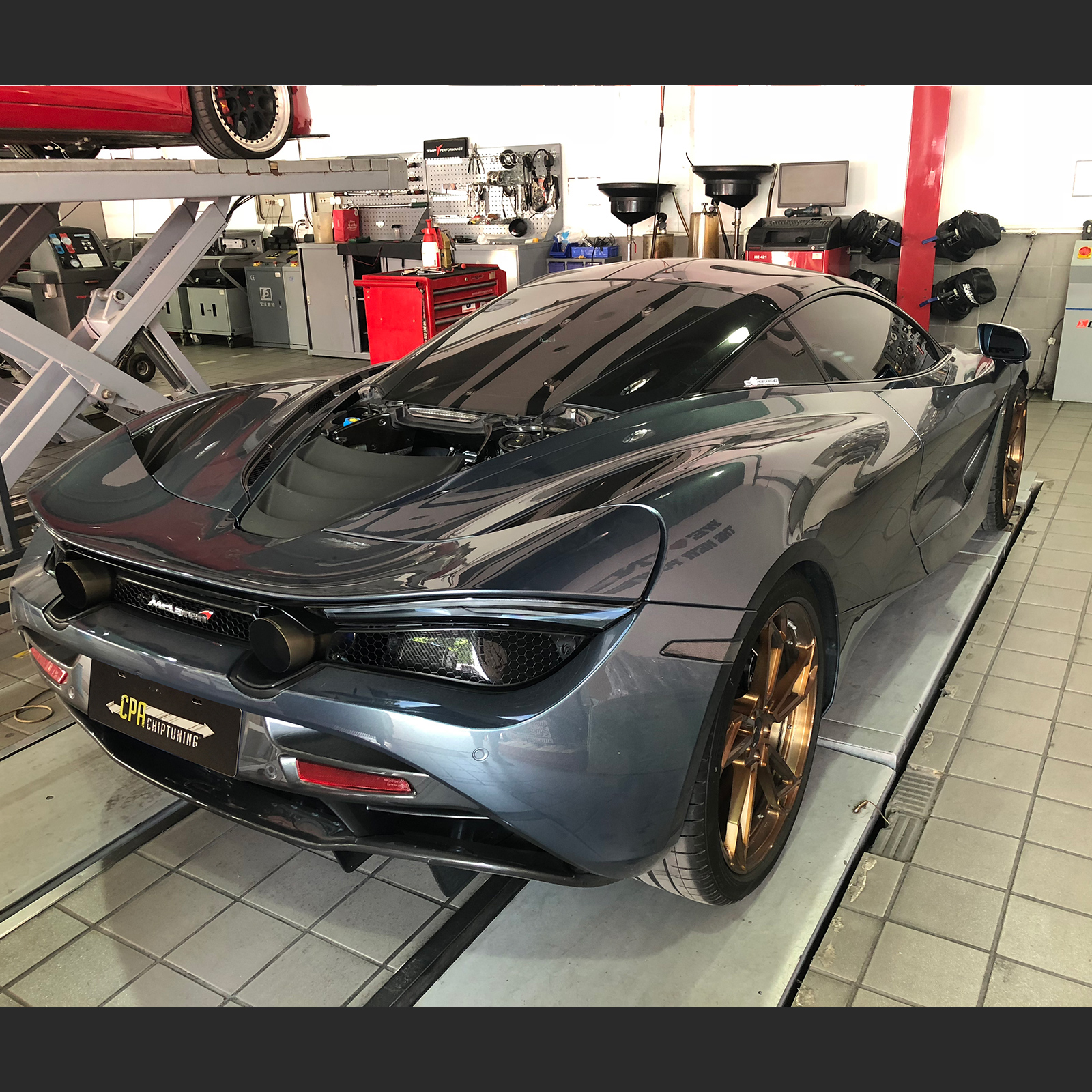 Faster than the competition - the McLaren 720S